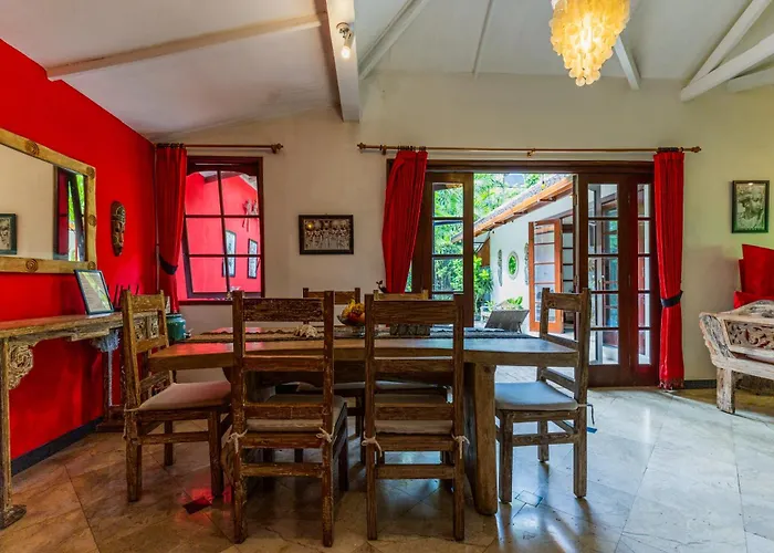 Little Forest 3 Bedroom Bohemia ヴィラ